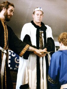 Earl Edward Ian Anderson assisting HRM Glyn ap Rhodri knight Dietrich von Vogelsang, 05/31/1986