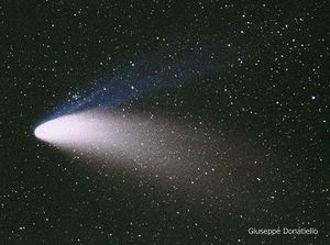 The Comet, Hale–Bopp, was visible in the skies above the first Great Western War. Despite period worries that such comets were harbingers of doom, its stellar appearance gave hope to Caidans that Great Western War would rival or even surpass Estrella War (the competing war at the time). Its image is found at the very top of the GWW site token. (Public Domain Photo)