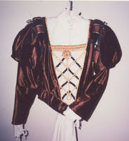 Elizabethan 1540: Winter sleeves, made for the same fabric as the skirt and bodice.