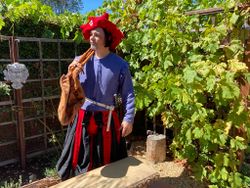 Sir Mons (with bagpipe) in 16th century Germanic garb, 2023 (photo by Ann Hartl)