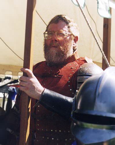 File:Duryn the Red at Caid Crown Sept 1998.jpg