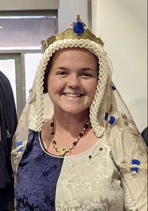 Hand-sewn 14th century honeycomb veil for the Baroness of Dreiburgen Kungund Benehonig.