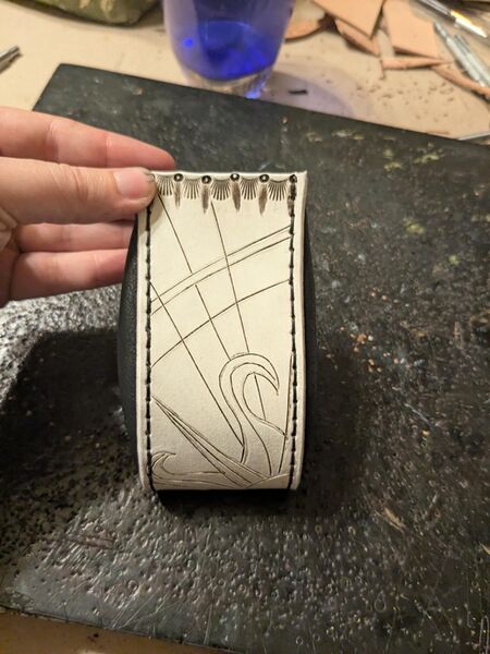 File:Black and white pouch.jpg