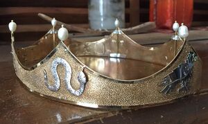 Side view of Fionna's coronet