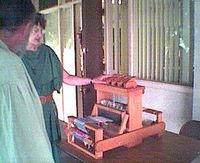 Edwinna of Hawk's Bluff with loom at Dreiburgen Summer Event 2002