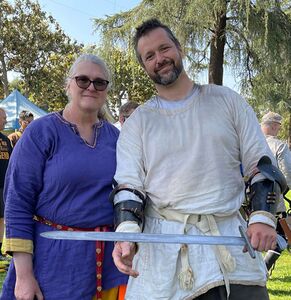 Kenari William Ulfsson, KSCA, victor of the armored lists with the sword awarded to the winner, with Dýrfinna Valsdóttir, OL, who created and donated it