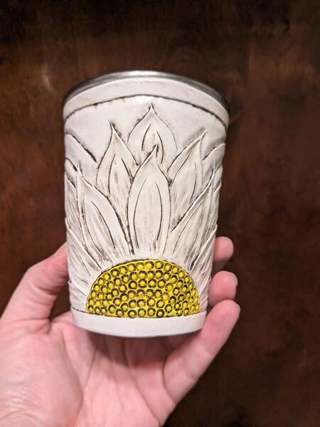 File:White sunflower cup sleeve.jpg